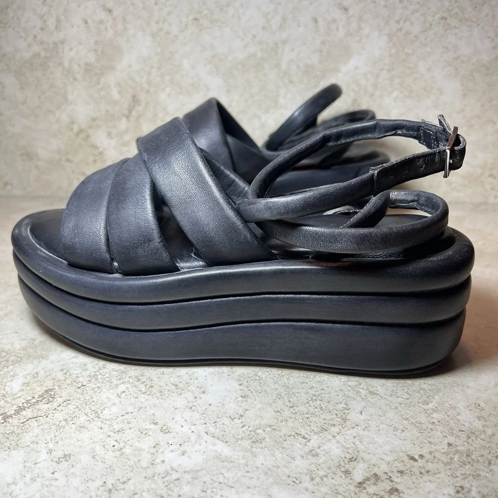 Free People Iris Flatform Sandals Black Leather Size 37.5 US 7.5 Puffy Strap Y2K